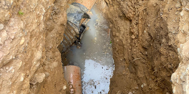 Repairing a drain pipe